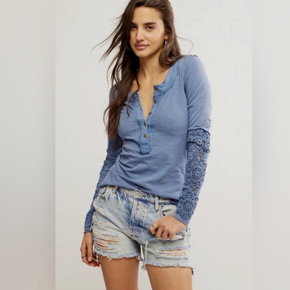 New FREE PEOPLE OUR SONG HENLEY CUFF IN DENIM GREY